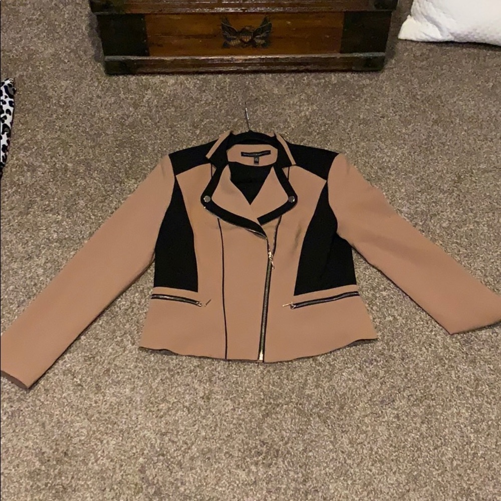 NWOT tan and black blazer!